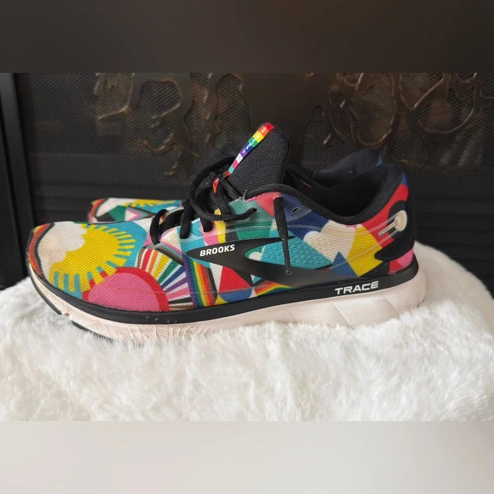 Brooks Colorful Athletic Shoes - Picture 5 of 11